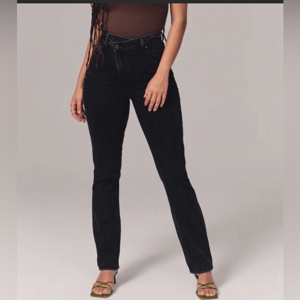 NWT Abercrombie & Fitch 90s’ Slim Straight Ultra High Rise Jeans